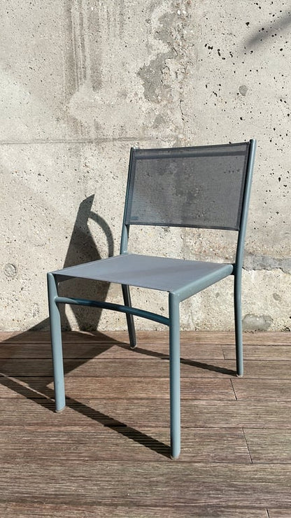 Chaise d'extérieur en métal et plastique