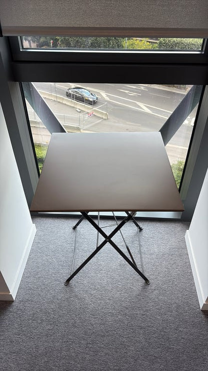 Table rectangulaire d'extérieur rabattable en métal coloris Teak