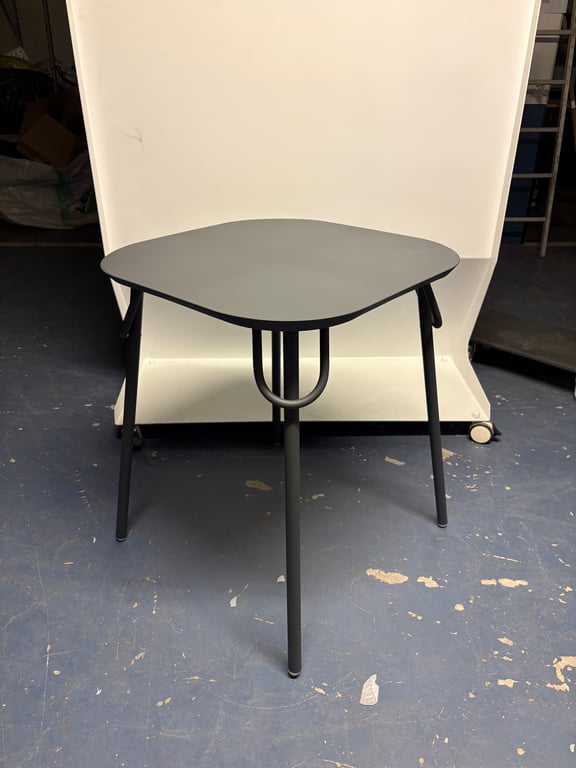 Table d'extérieur rectangulaire en métal