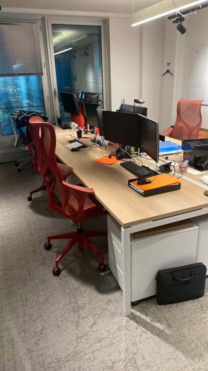 Fauteuil de bureau avec roulettes et dossier en résille