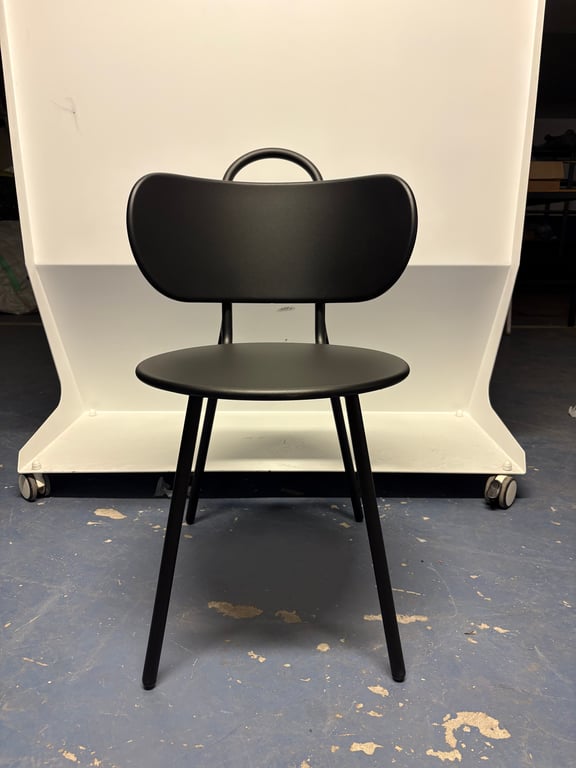 Chaise d'extérieur en métal noire