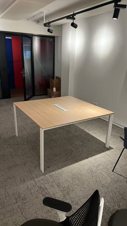 Table de réunion rectangulaire en bois et métal