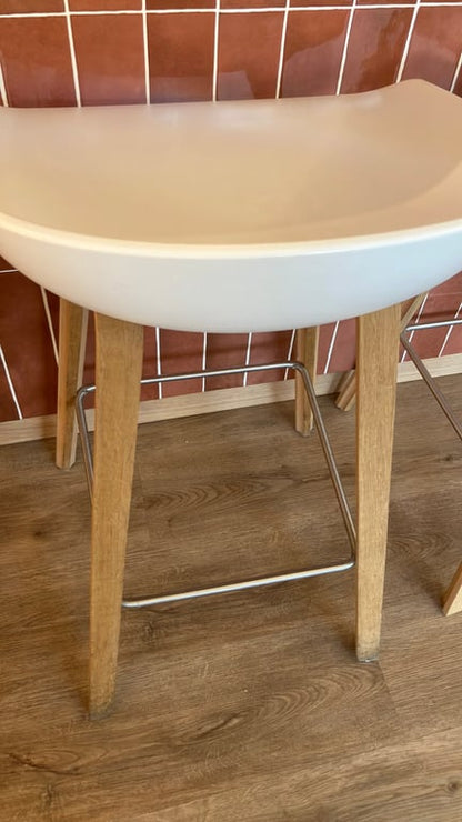 Chaise haute sans accoudoirs avec dossier plein