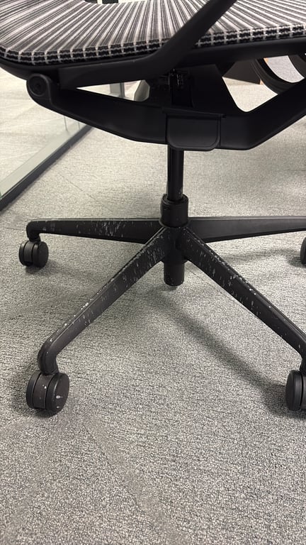 Fauteuil de bureau ergonomique avec roulettes et dossier résille