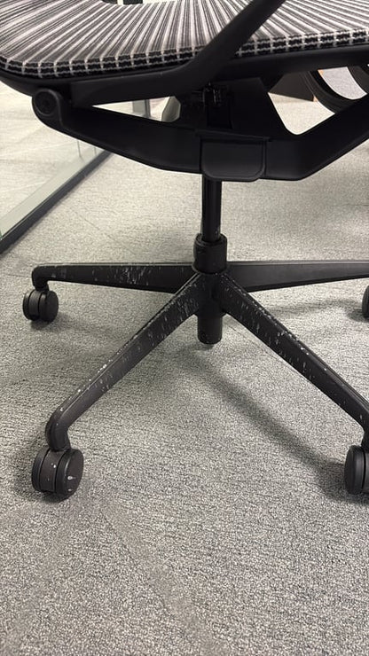 Fauteuil de bureau ergonomique avec roulettes et dossier résille