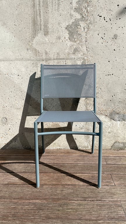 Chaise d'extérieur en métal et plastique