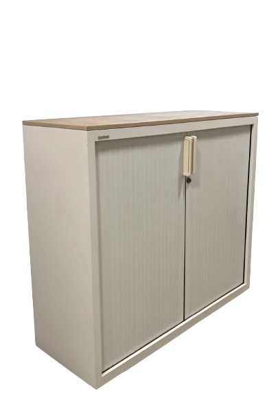 Armoire basse blanche avec portes à rideaux