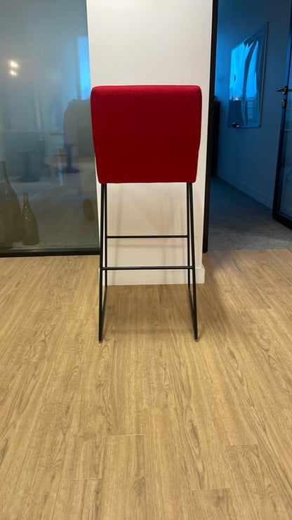 Chaise Haute sans Accoudoirs avec Pieds en Métal et Assise en Tissu Rouge