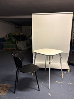 Table d'extérieur rectangulaire en métal blanche