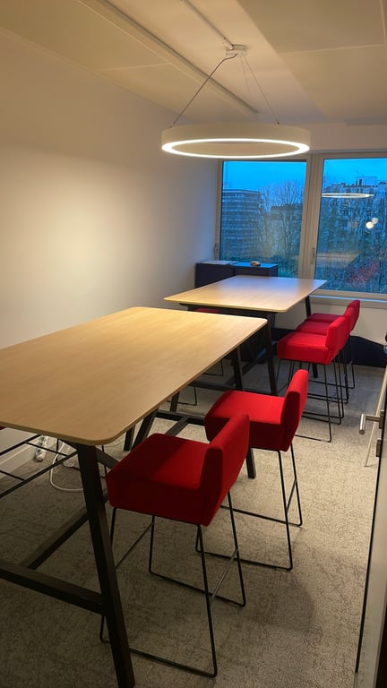 Chaise Haute sans Accoudoirs avec Pieds en Métal et Assise en Tissu Rouge