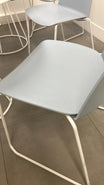 Chaise de cafétéria bleu clair en plastique