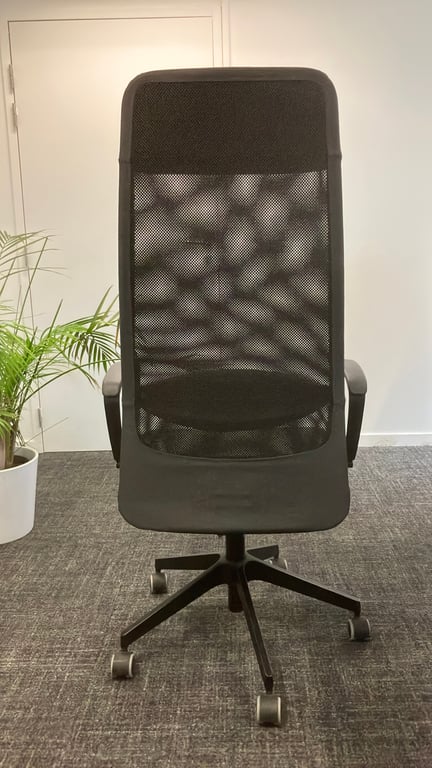 Fauteuil de bureau modèle Markus avec têtière