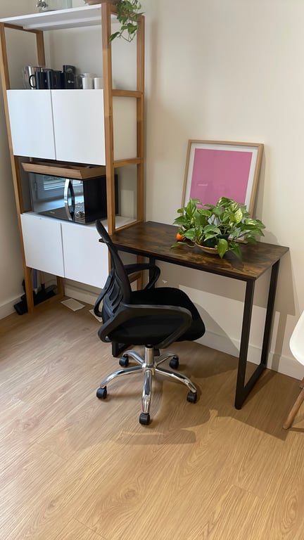 Fauteuil de bureau avec roulettes et dossier en résille