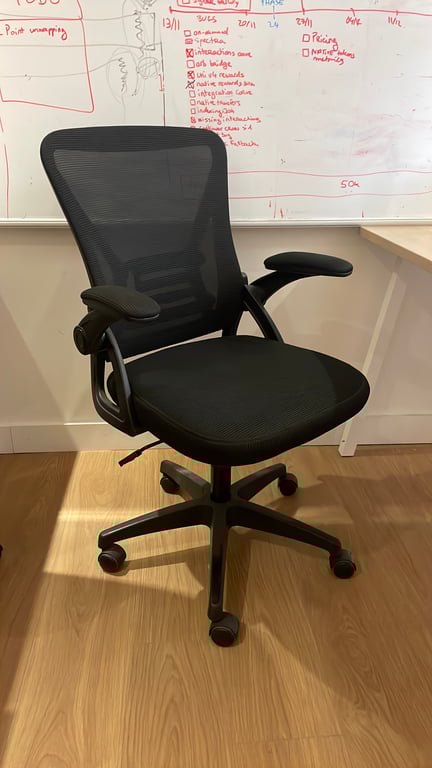 Fauteuil de bureau en résille avec roulettes et rotation d'assise