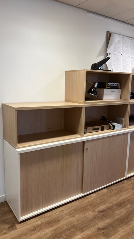 Haut de meuble de rangement en bois